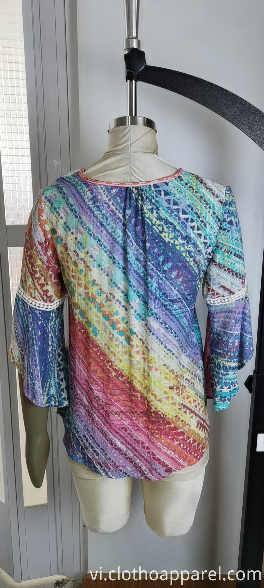 Colour Printed Lace Neckline Blouse For Ladies